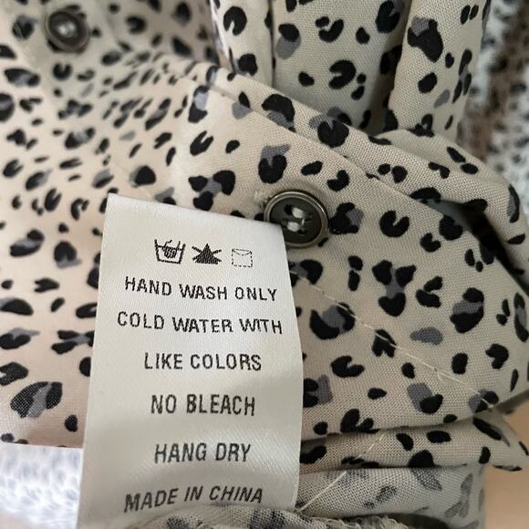 Aura Button Down Shirt Dress Sz Medium Collared Animal Print Long Sleeve Splits - Picture 6 of 10